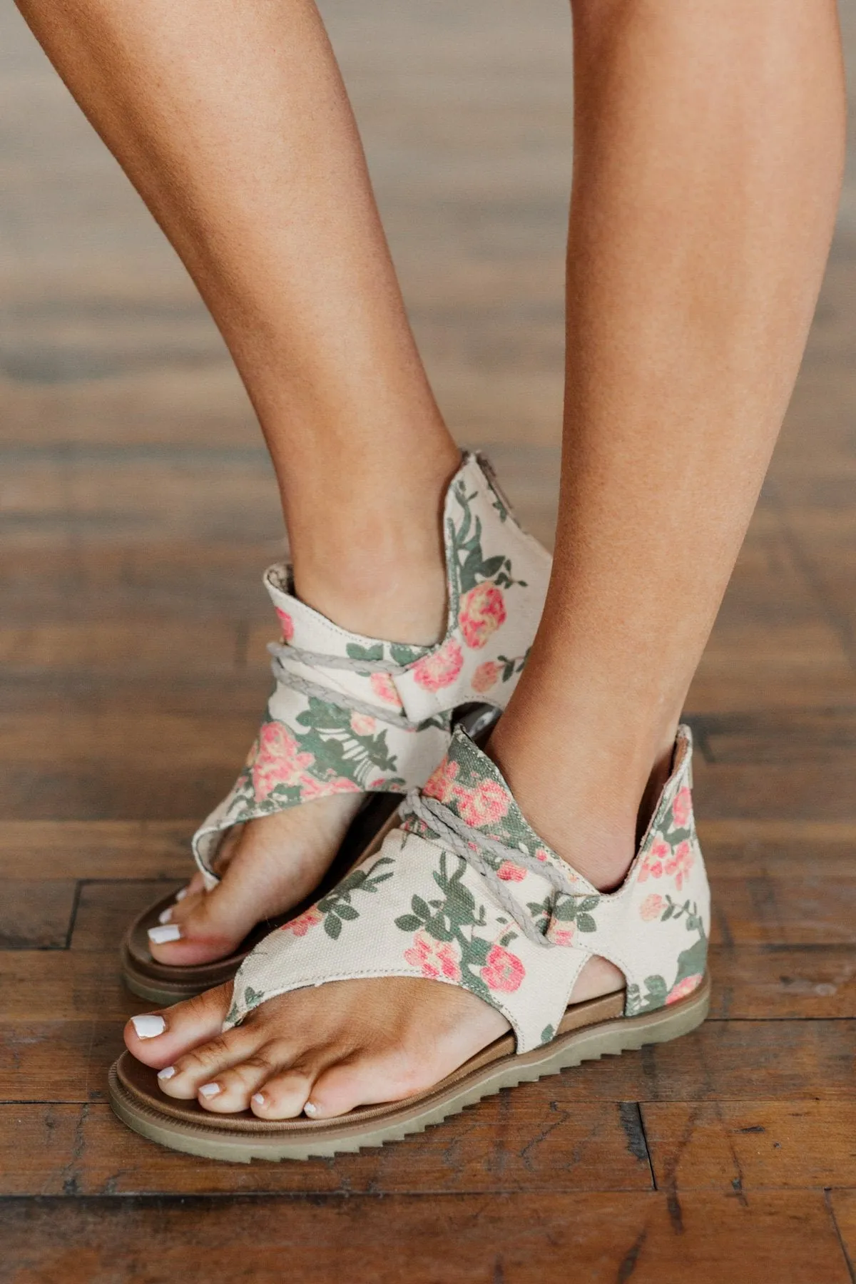 Very G Sparta Floral Sandals- Cream